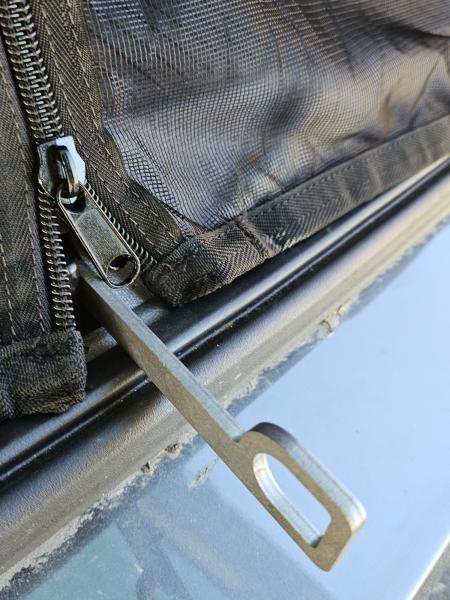 Moskitonetz Insektenschutzgitter VW T5 / T6 / T6.1 Heckklappe – Magnetische Befestigung - Reißverschluss - Detail